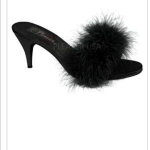 Black sole Fur Bedroom Slippers- like new